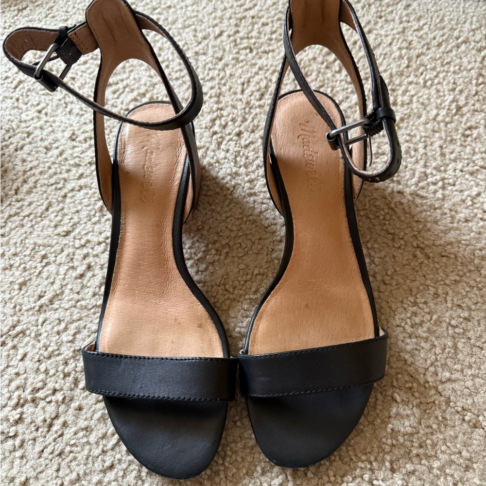 Black Leather Women's Sandals Madewell size 7
Block heel